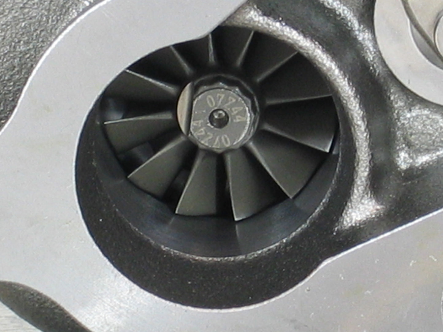 NUEVO Mitsubishi TD03 Turbo Kubota Tractor V2403-MT-E3B-KEA-2 2.4L 49131-02092