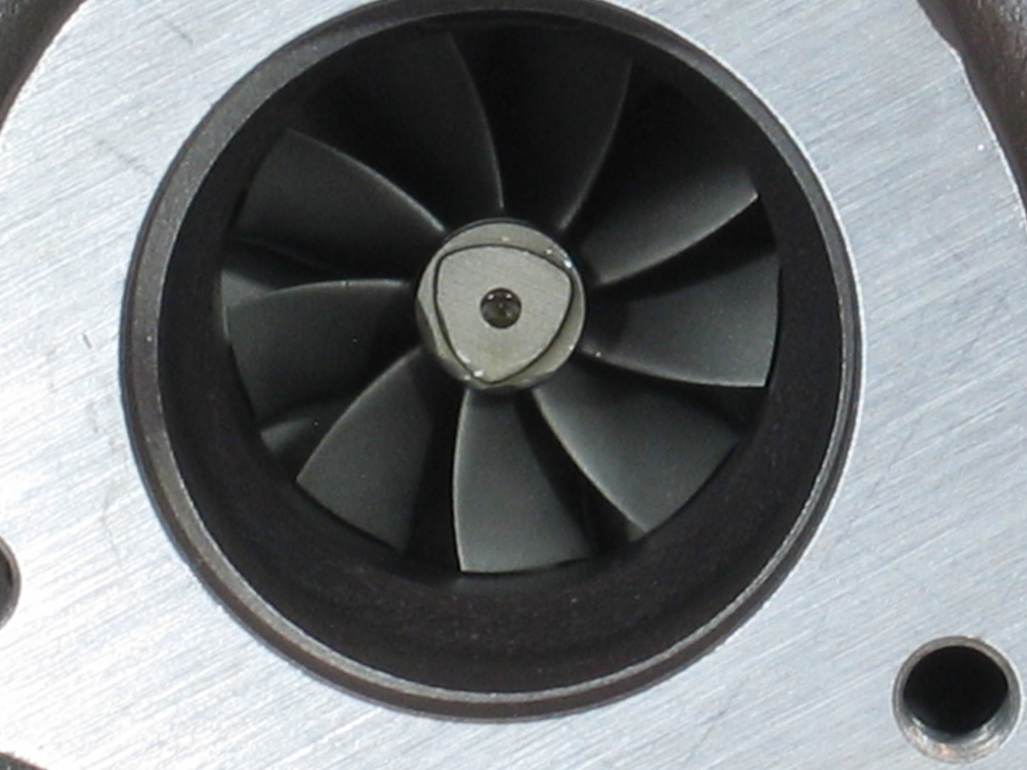 GT2263KLNV Turbo Hino FC Dutro Truck N04C S05C 4.0L Diesel Engine 779144-5021